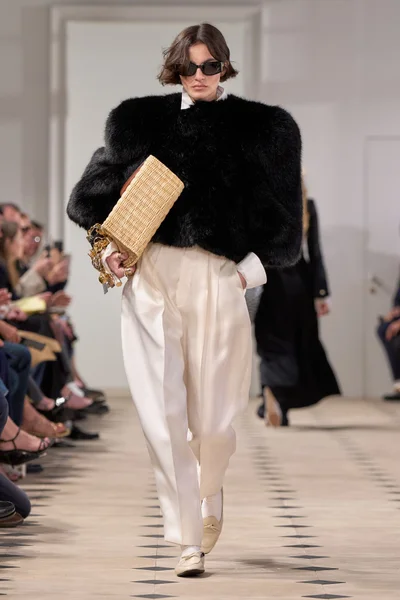Look 17